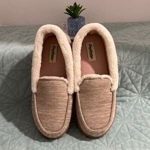 Dearfoams Women’s Size 7/8  medium Cozy Slippers